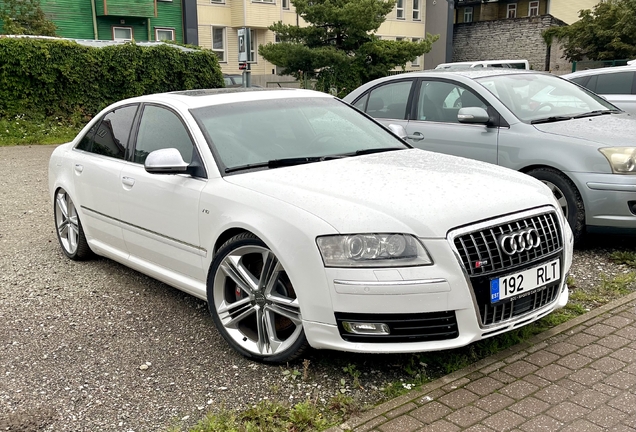 Audi S8 D3