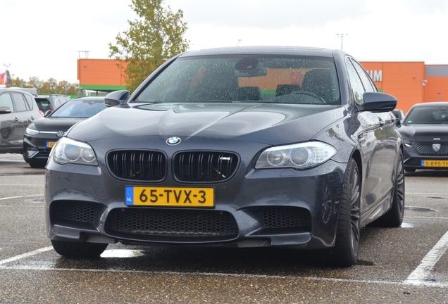 BMW M5 F10 2011