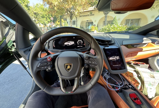 Lamborghini Revuelto