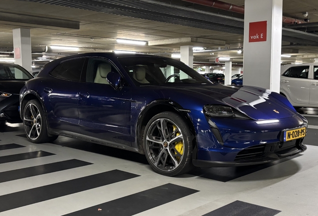 Porsche Taycan Turbo S Cross Turismo