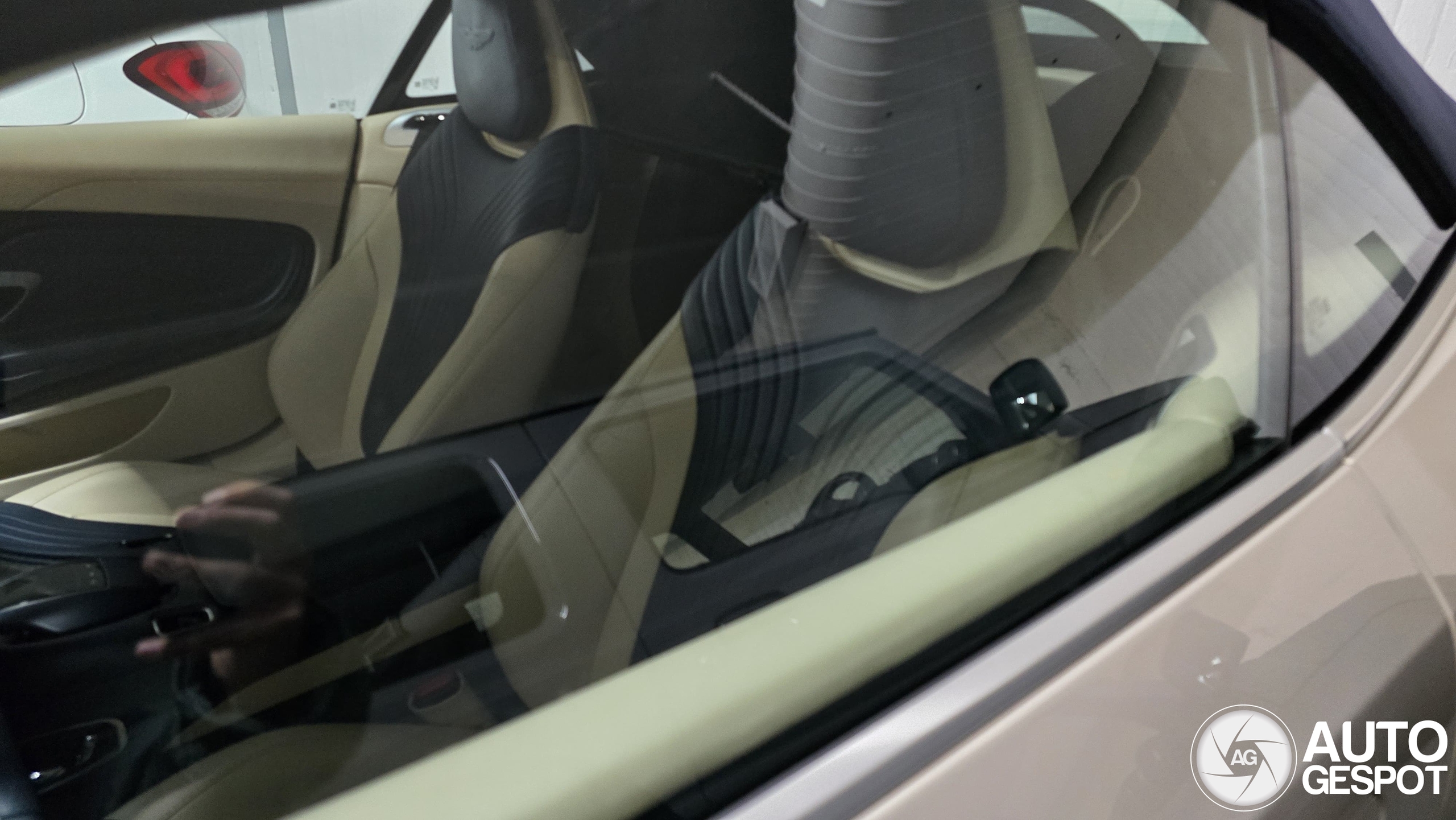 Aston Martin DB11 V8 Volante