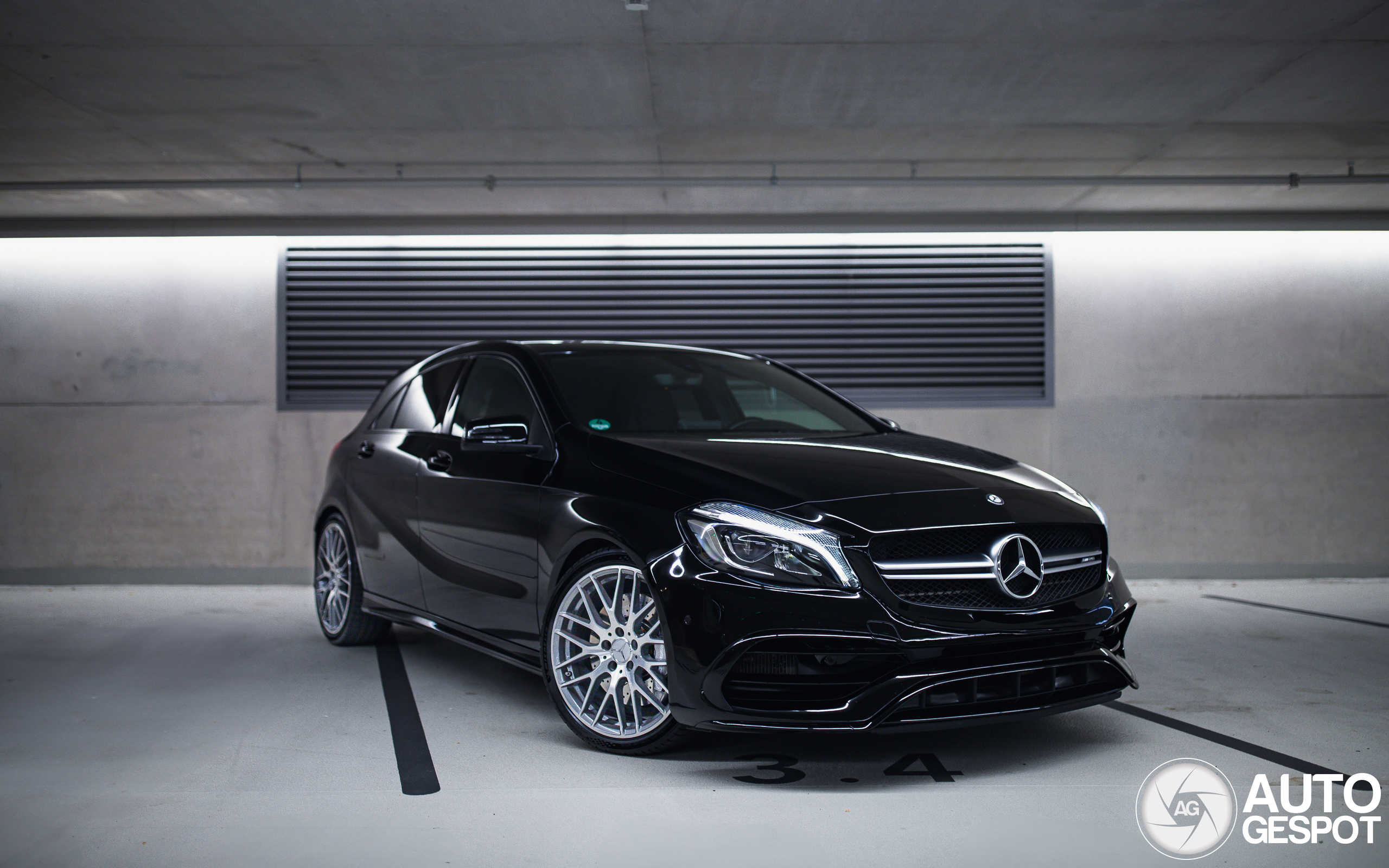 Mercedes-AMG A 45 W176 2015