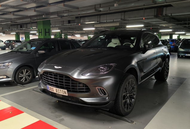 Aston Martin DBX