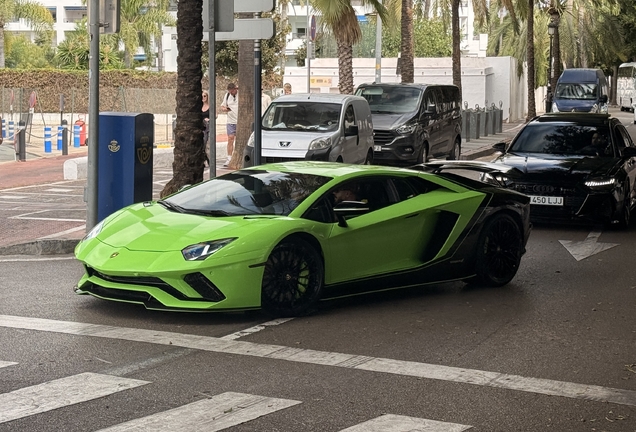 Lamborghini Aventador S LP740-4