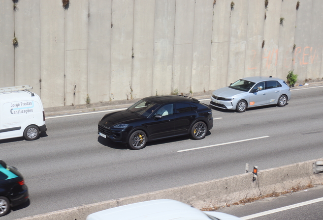 Porsche Cayenne Coupé Turbo E-Hybrid