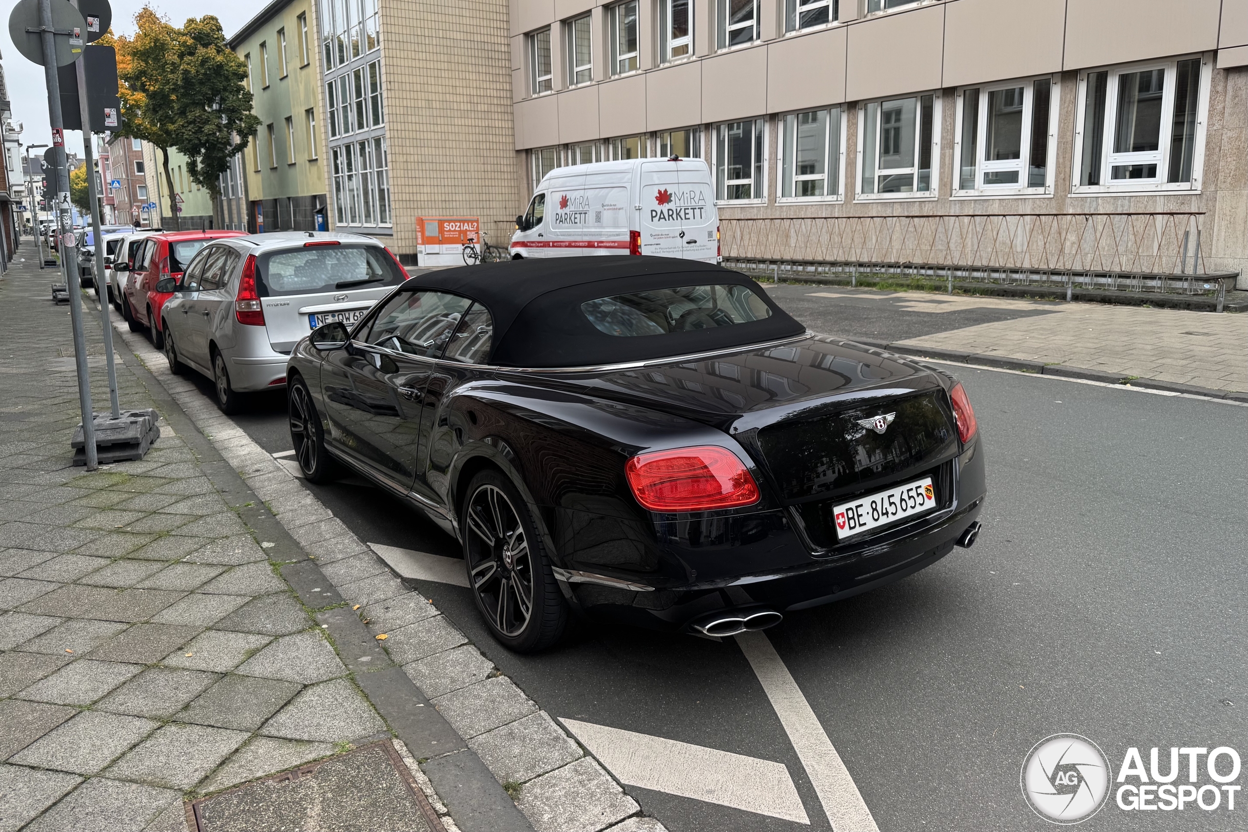 Bentley Continental GTC V8