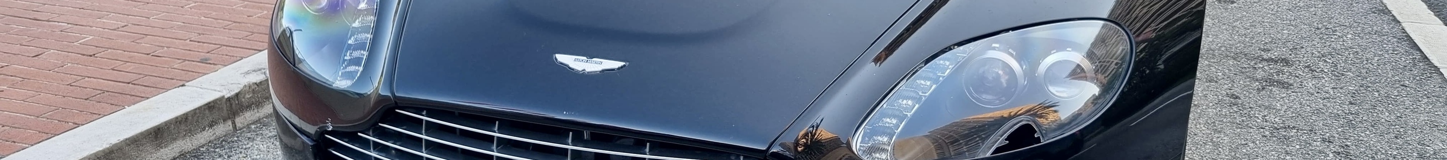 Aston Martin V12 Vantage