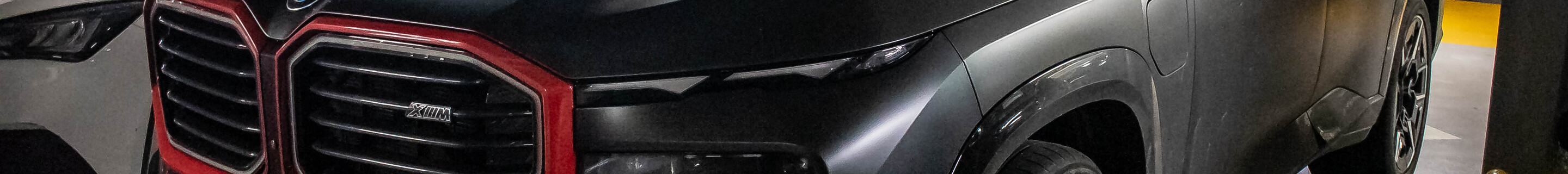 BMW XM G09 Label Red