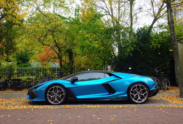 Lamborghini Revuelto