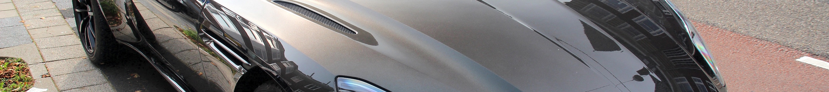 Aston Martin DB11 V8