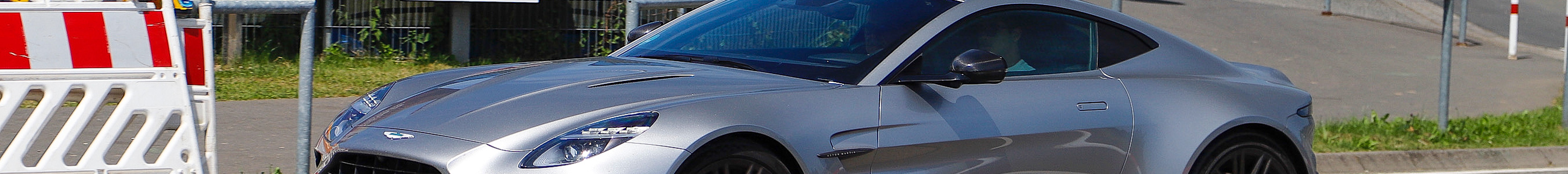 Aston Martin Vantage 2024