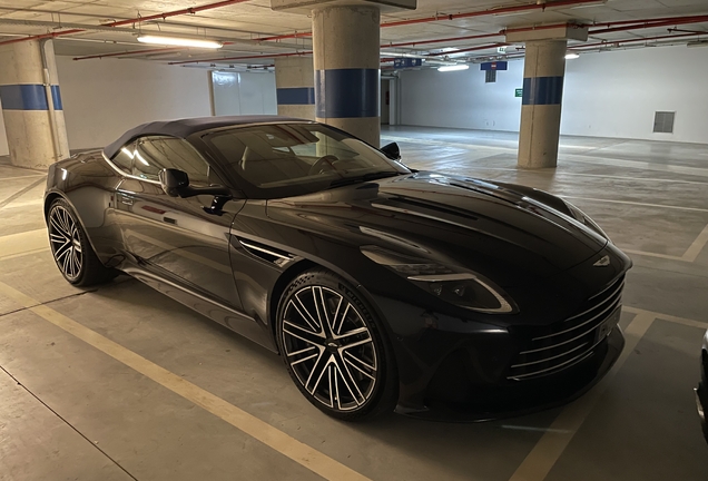 Aston Martin DB12 Volante