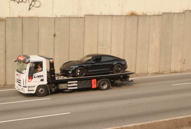 Porsche Taycan Turbo