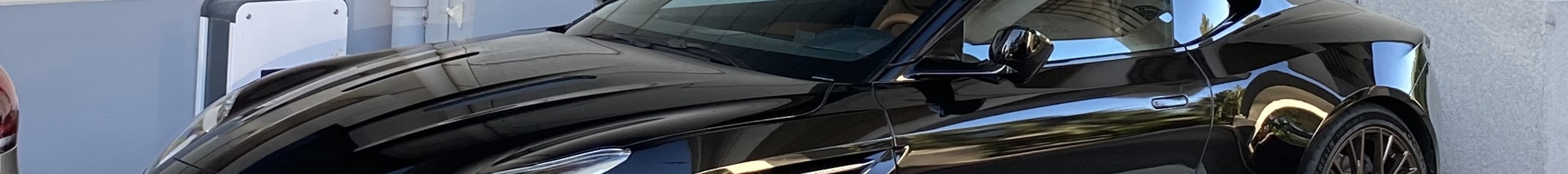 Aston Martin DB12