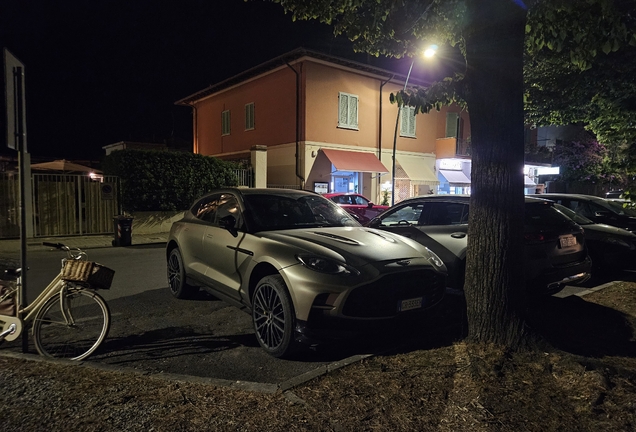 Aston Martin DBX707