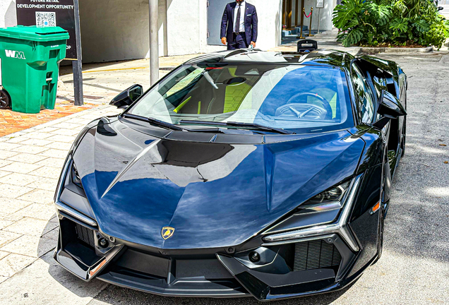 Lamborghini Revuelto