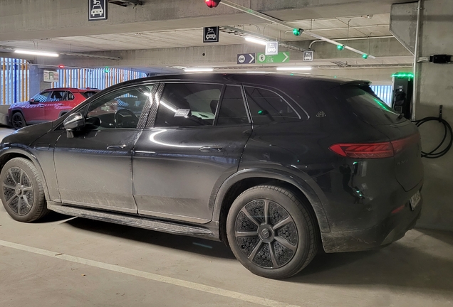 Mercedes-Maybach EQS 680 SUV Night Series