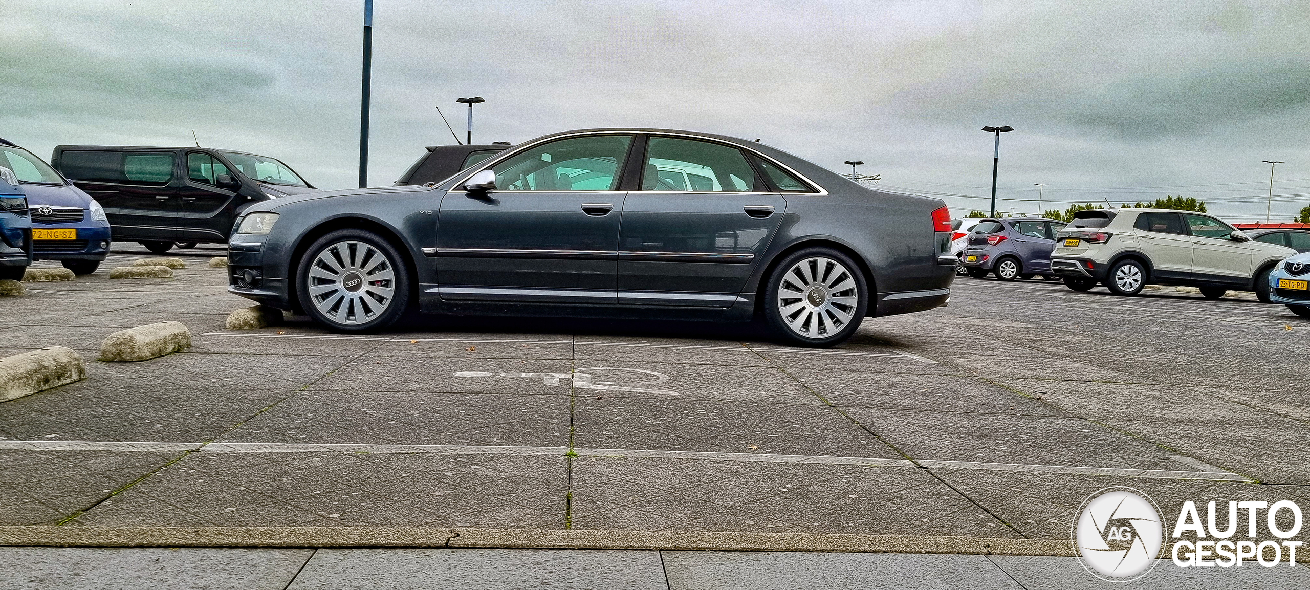 Audi S8 D3