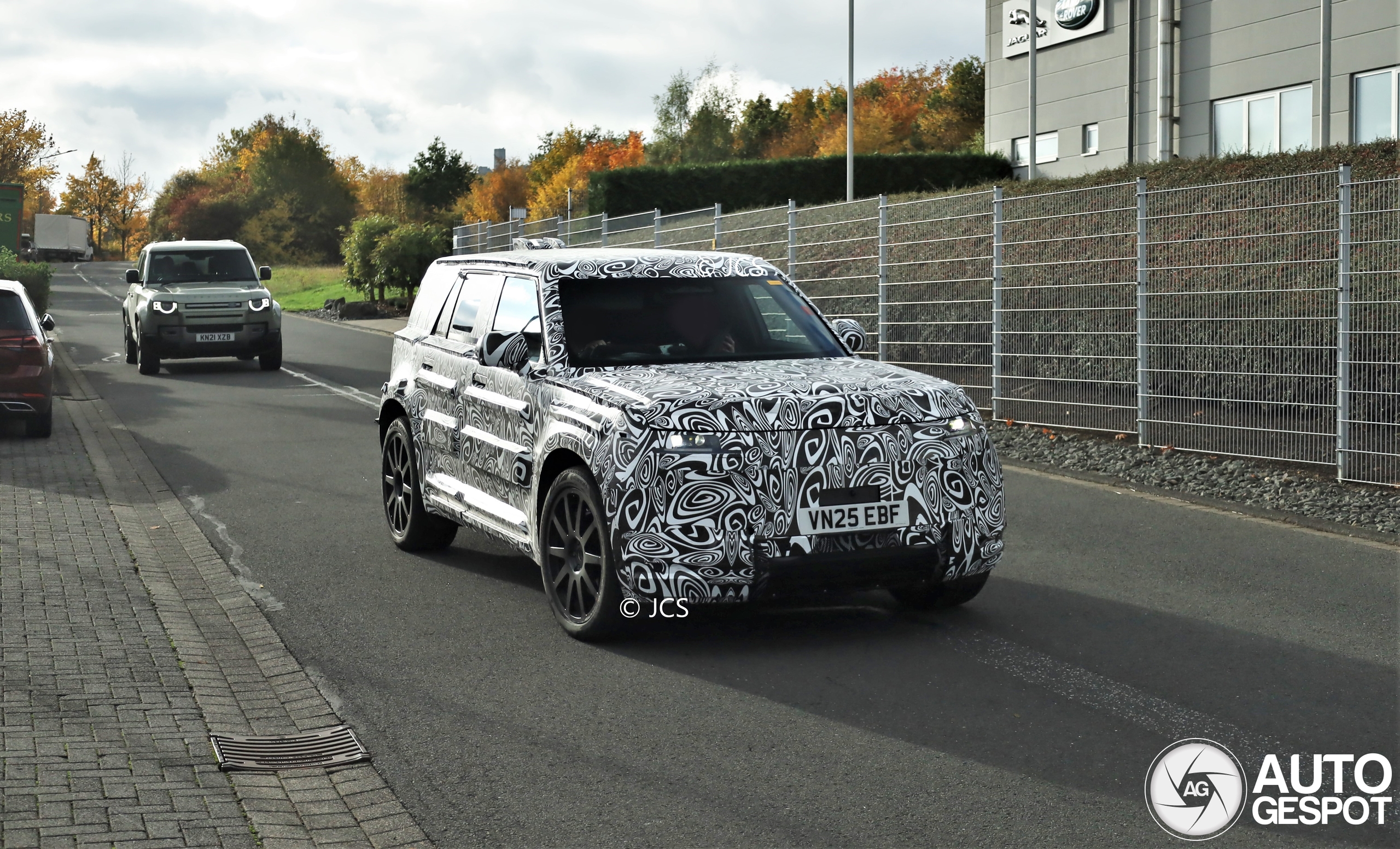 Land Rover Defender Sport