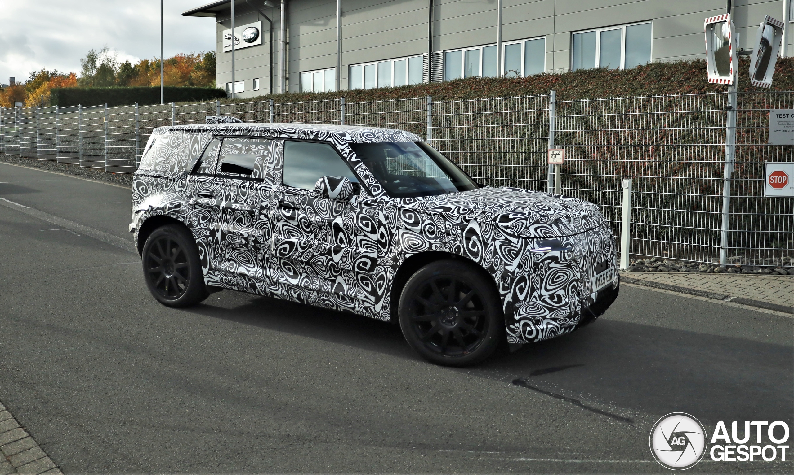 Land Rover Defender Sport