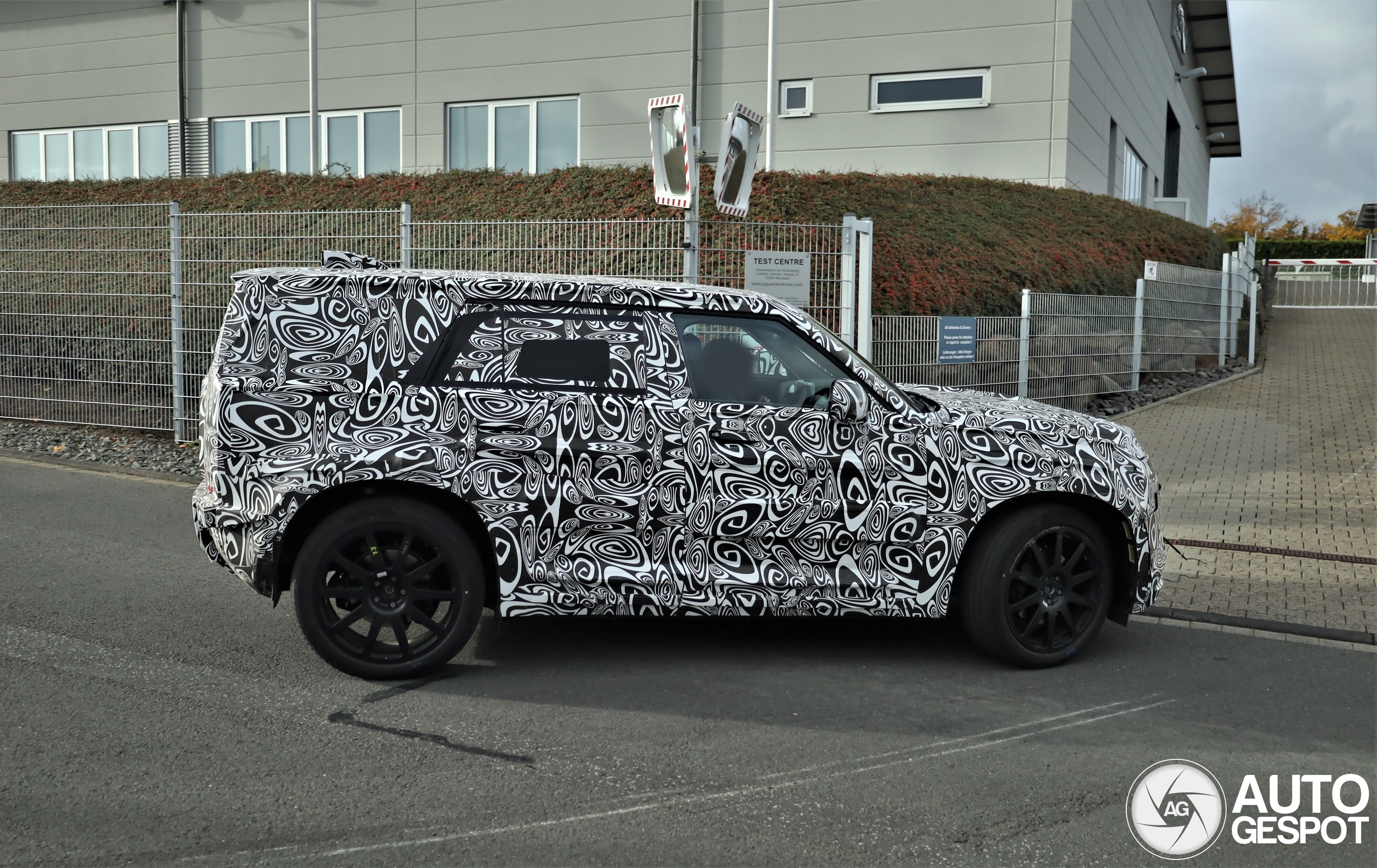 Land Rover Defender Sport