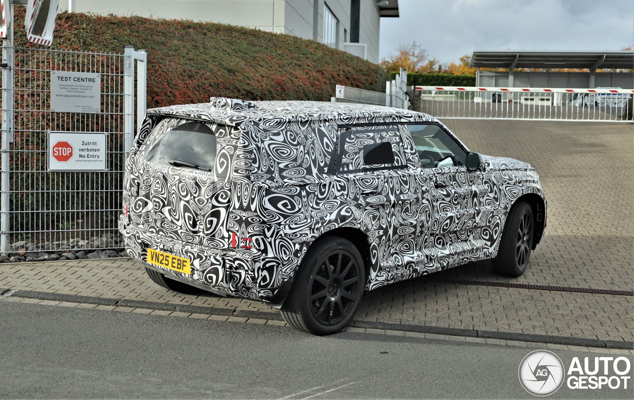 Land Rover Defender Sport