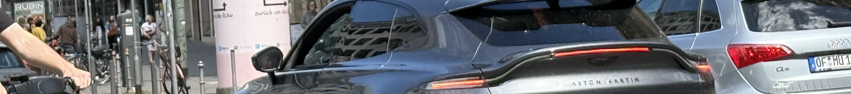 Aston Martin DBX