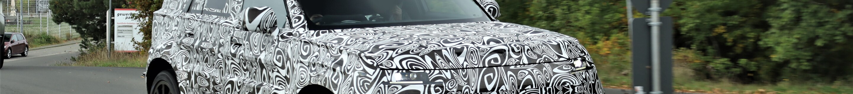 Land Rover Defender Sport