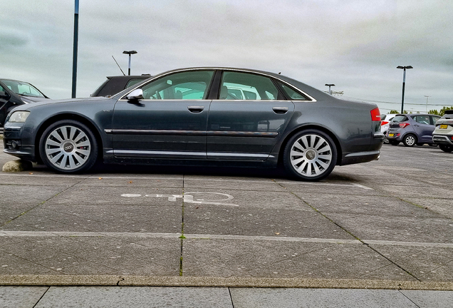 Audi S8 D3