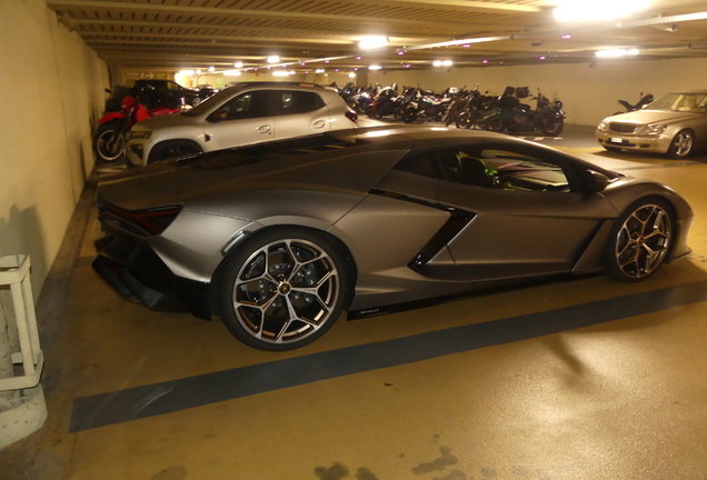 Lamborghini Revuelto