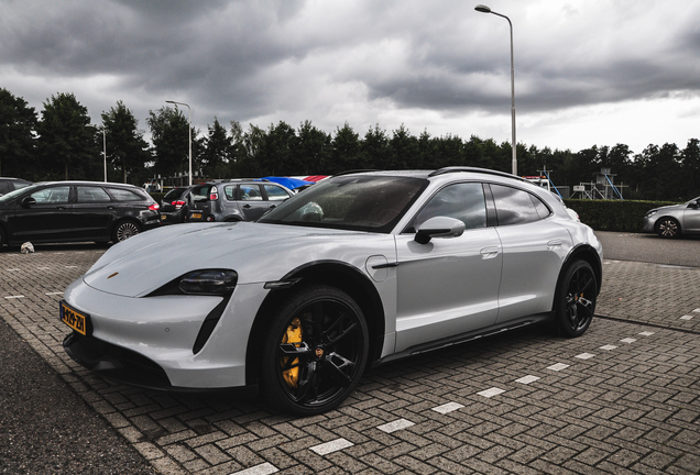 Porsche Taycan Turbo S Cross Turismo