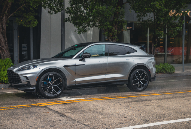 Aston Martin DBX707