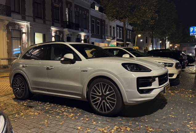 Porsche 9YA Cayenne Turbo E-Hybrid