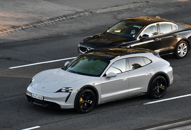 Porsche Taycan Turbo Cross Turismo