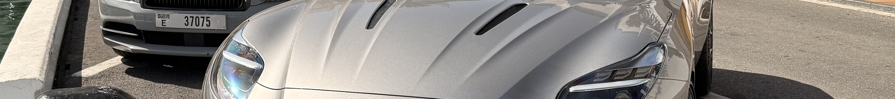 Aston Martin DB12 Volante