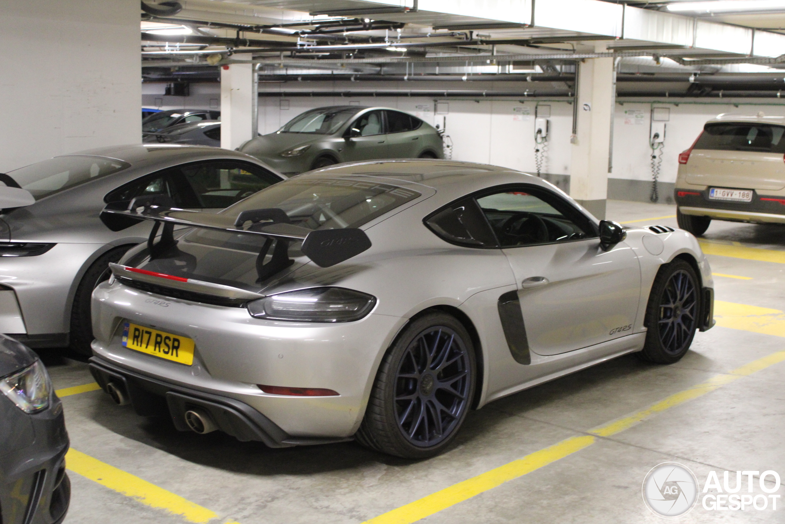 Porsche 718 Cayman GT4 RS Weissach Package