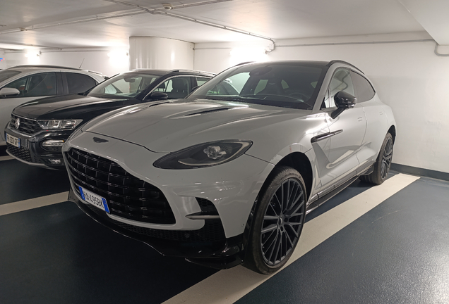 Aston Martin DBX707