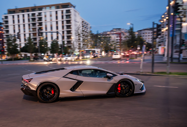 Lamborghini Revuelto