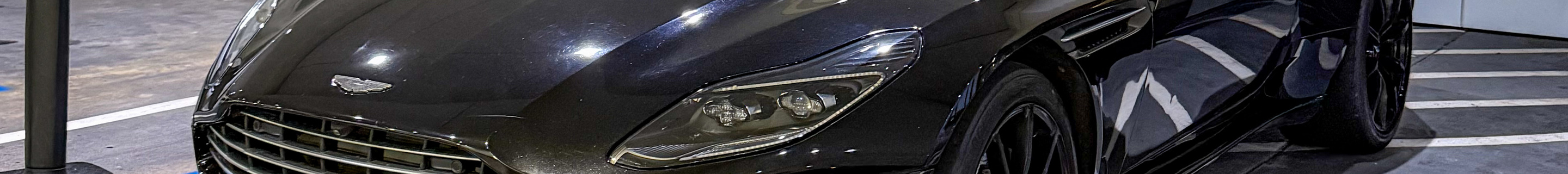 Aston Martin DB11 AMR