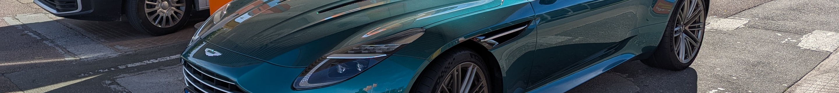 Aston Martin DB12 Volante