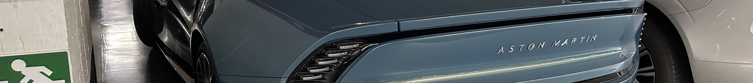 Aston Martin Vanquish Volante 2025