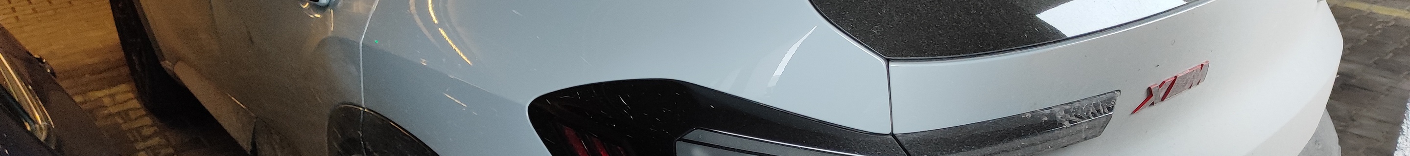 BMW XM G09 Label Red
