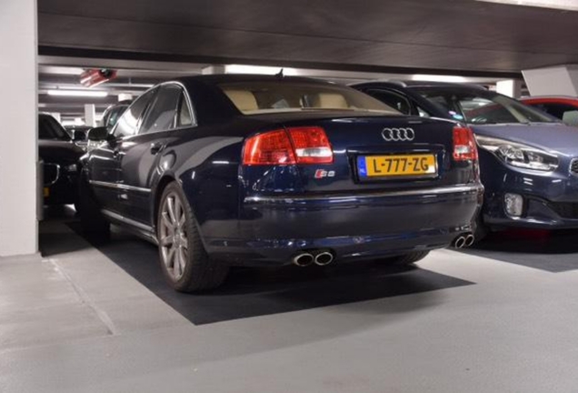 Audi S8 D3