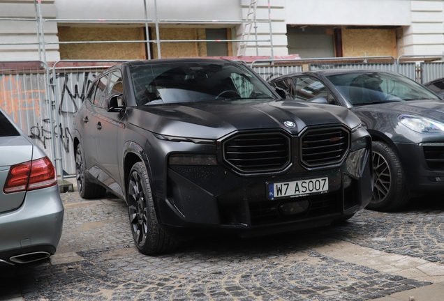 BMW XM G09 Label Red