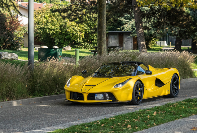 Ferrari LaFerrari Aperta