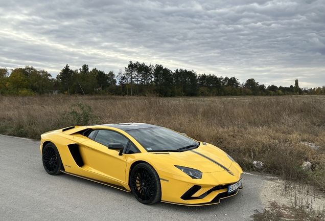 Lamborghini Aventador S LP740-4