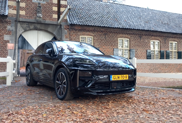 Porsche Macan EV Turbo