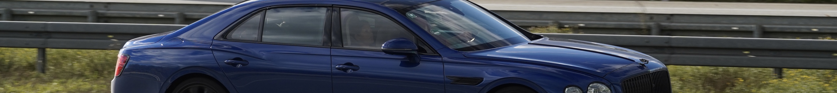 Bentley Flying Spur Hybrid Azure