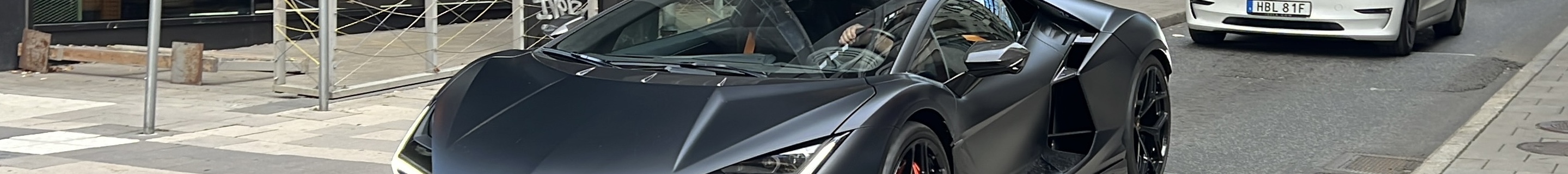 Lamborghini Revuelto