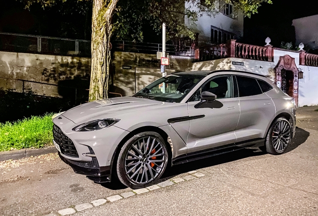 Aston Martin DBX707